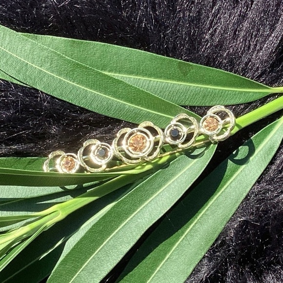 Vintage Sarah Coventry Linear Rhinestone SilverTone Brooch Collar Bar Pin - Picture 2 of 7